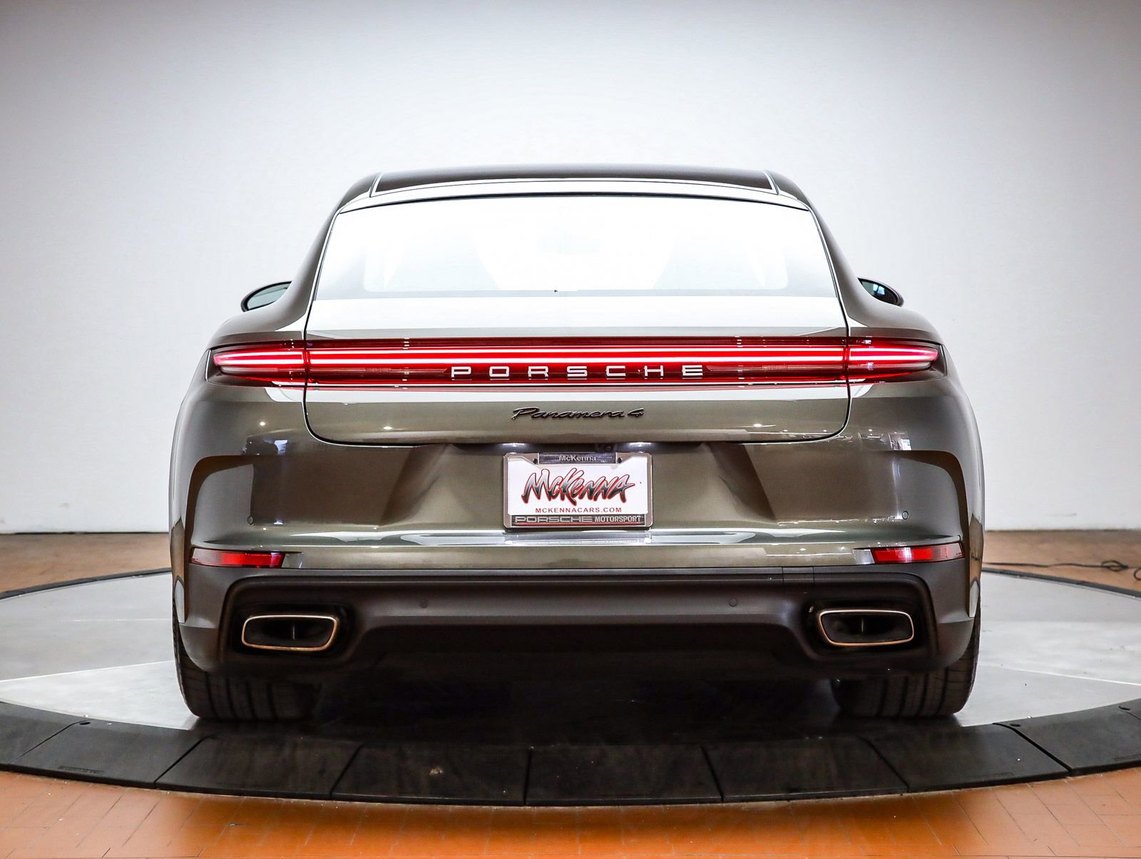 Used 2026 Porsche Panamera 4 image 7