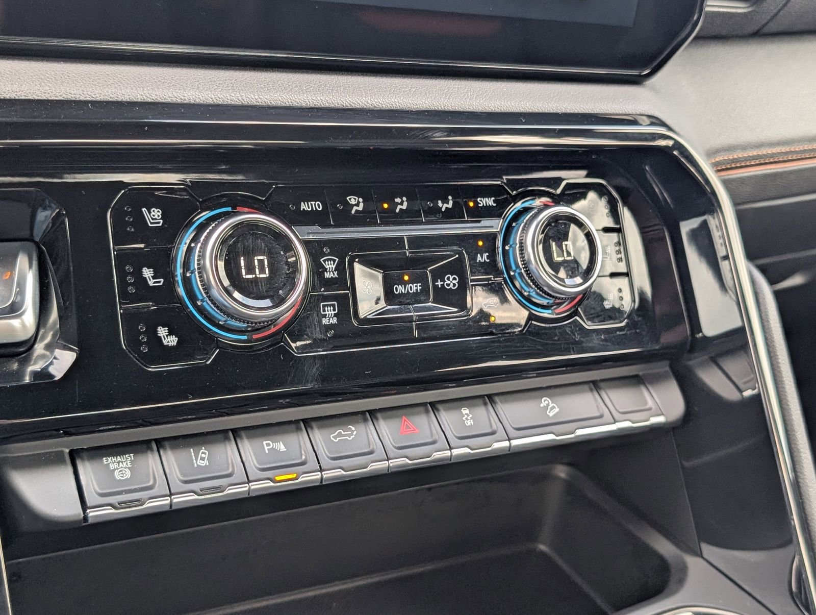 Certified 2025 GMC Sierra 2500 AT4 image 20
