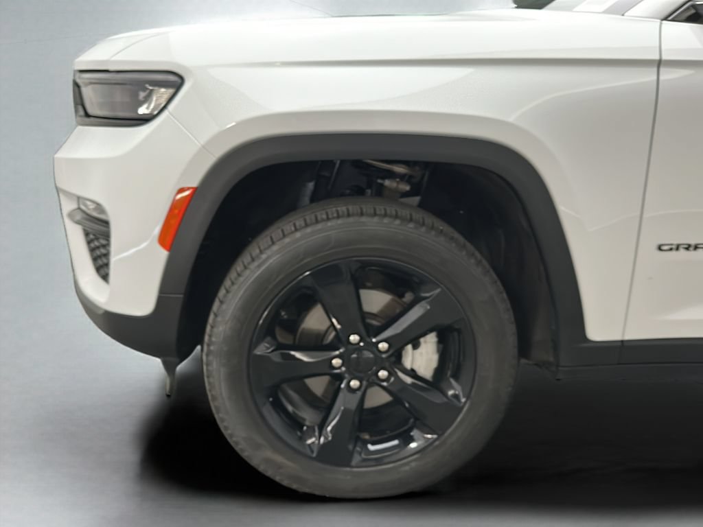 Used 2024 Jeep Grand Cherokee Limited w/ Black Appearance Package AWD/4WD image 36