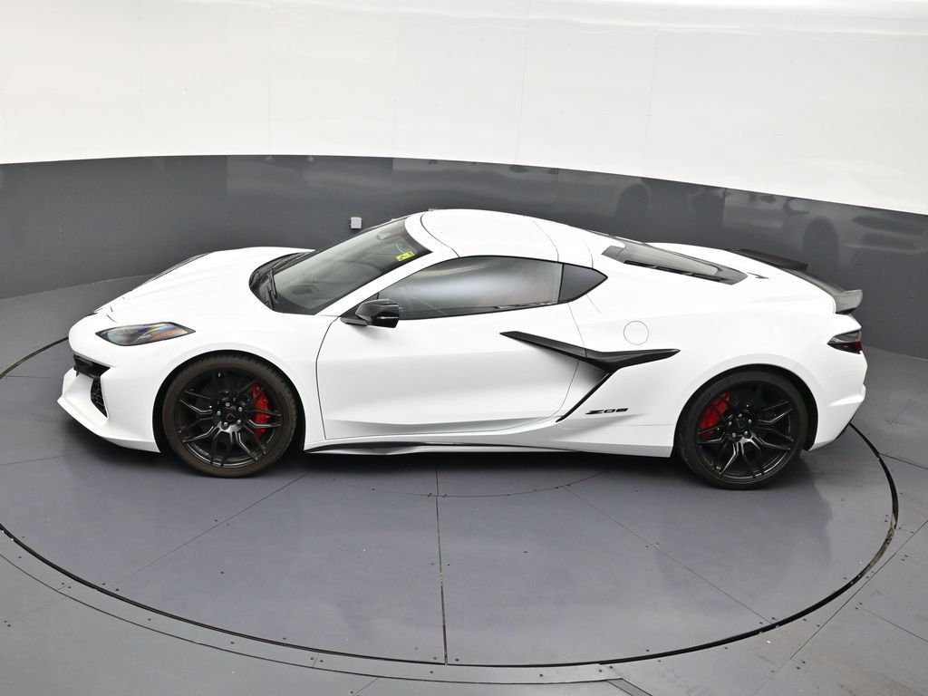Used 2025 Chevrolet Corvette Z06 RWD image 14