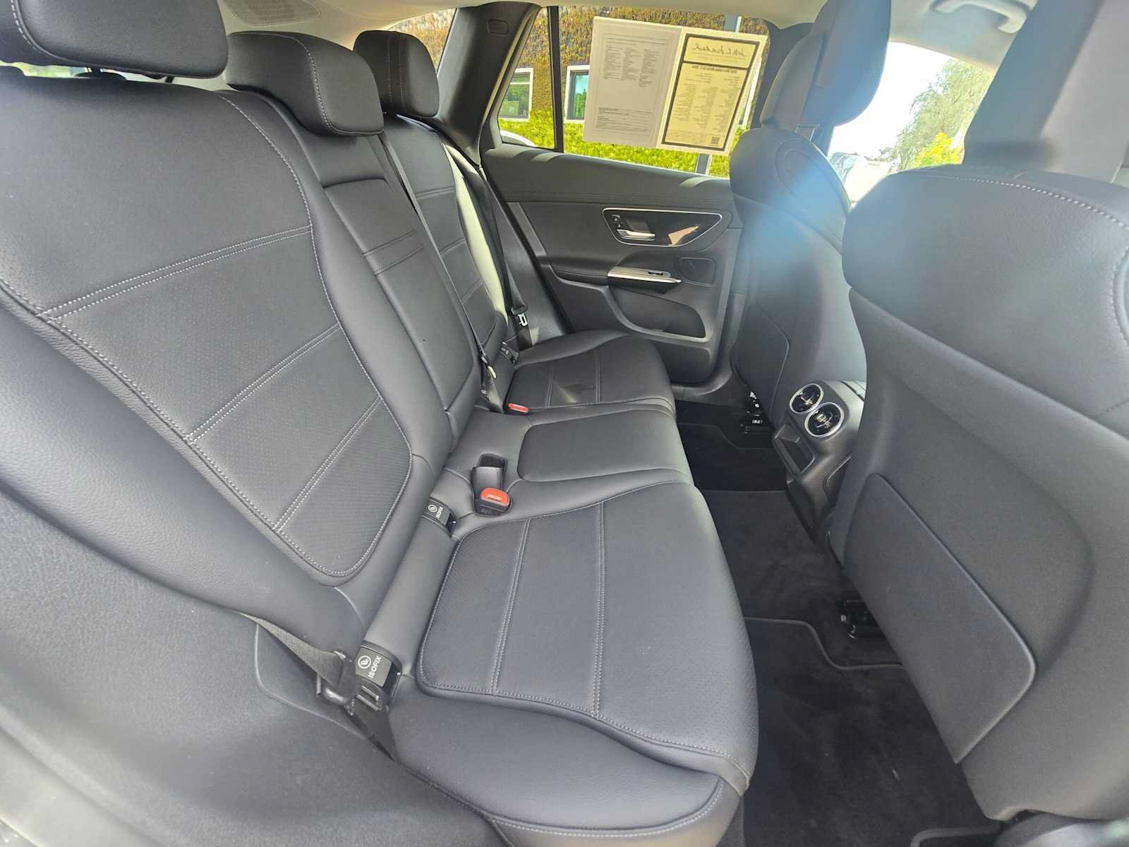 Used 2025 Mercedes-Benz GLC 350e 4MATIC image 12