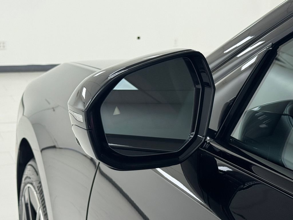 Used 2025 BMW 740i xDrive image 38