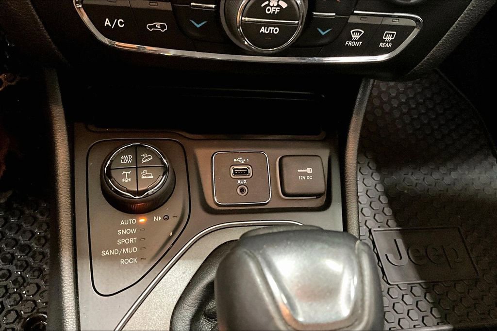 Used 2020 Jeep Cherokee Trailhawk w/ Comfort & Convenience Group image 16