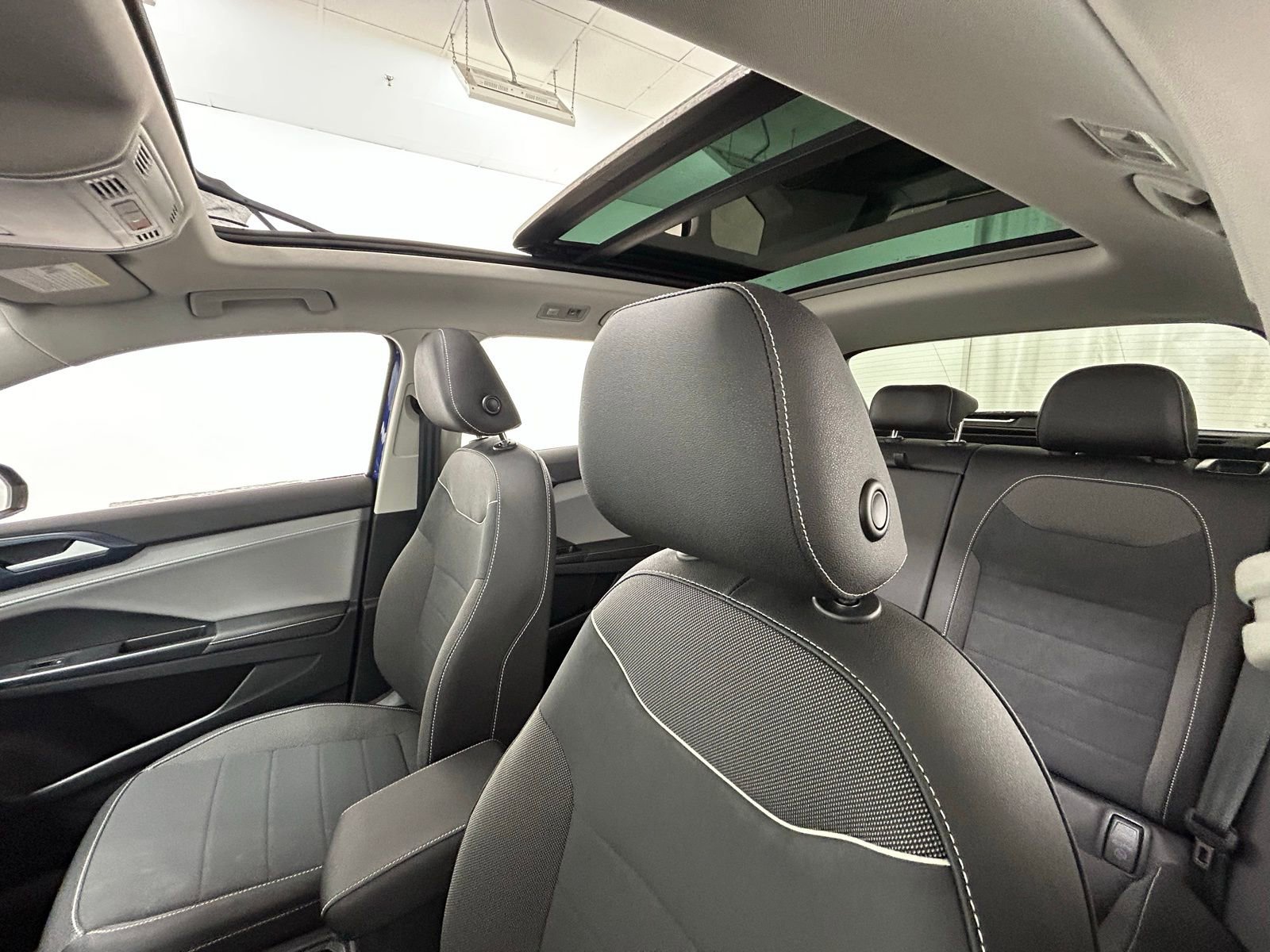 Used 2024 Volkswagen Taos SE w/ Panoramic Sunroof Package image 27