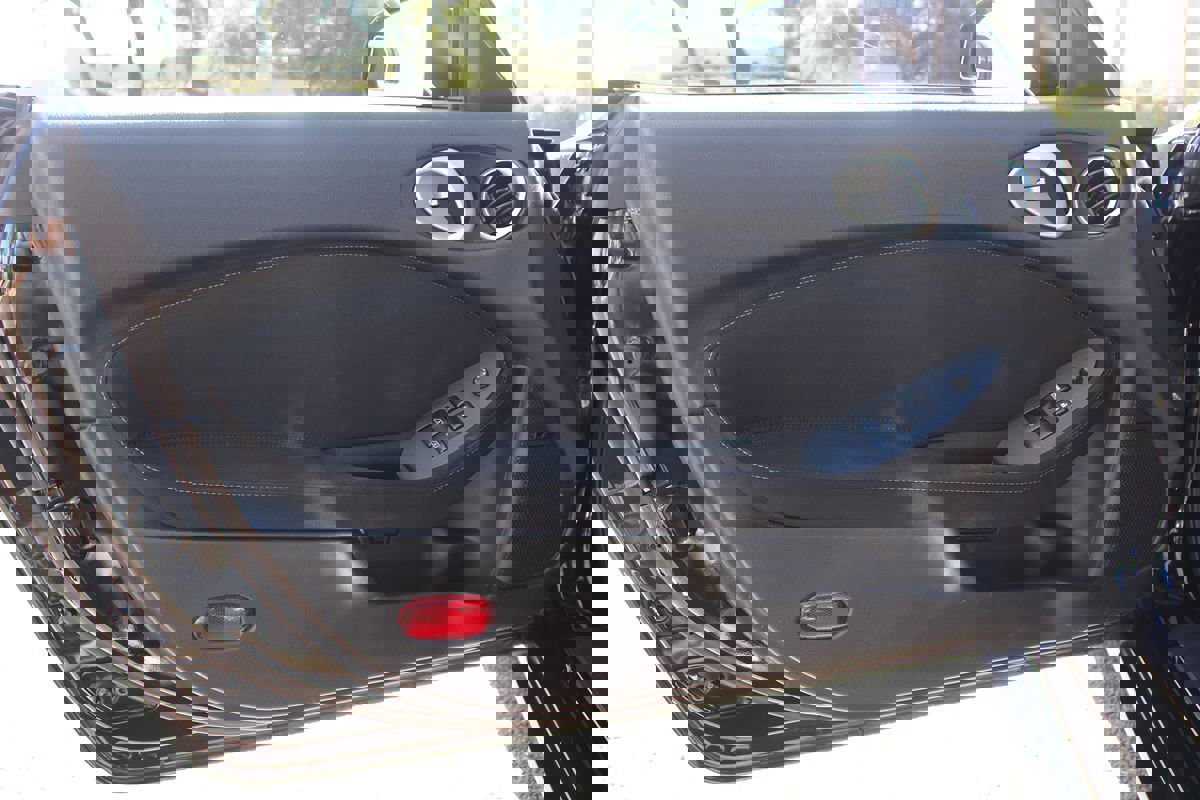 Used 2018 Nissan 370Z w/ Sport Package image 9