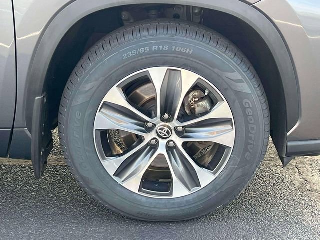 Used 2024 Toyota Highlander XLE AWD/4WD image 7