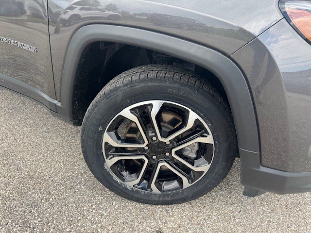 Used 2023 Jeep Compass Limited AWD/4WD image 37