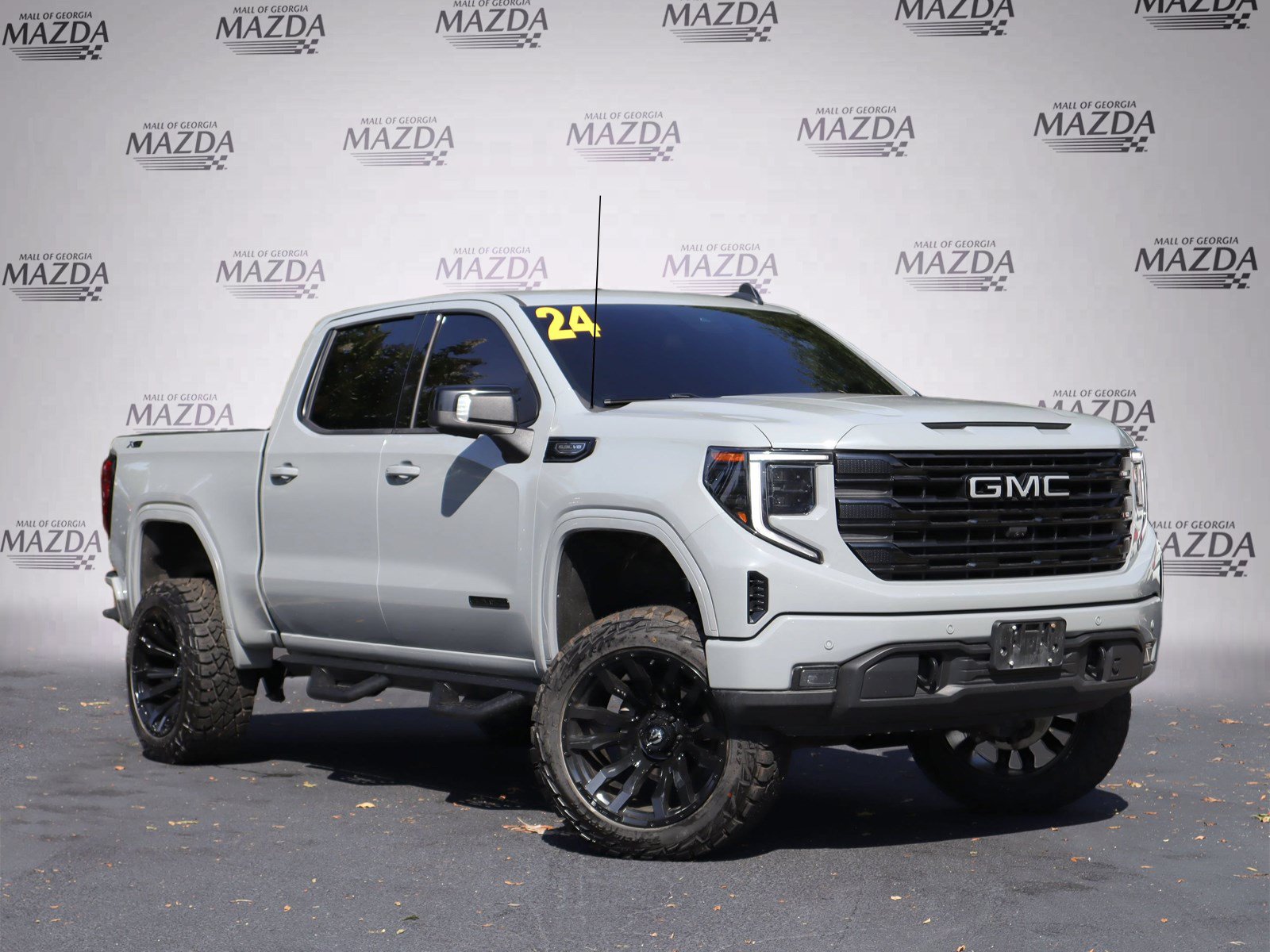 Used 2024 GMC Sierra 1500 Elevation w/ Elevation Premium Package AWD/4WD image 2