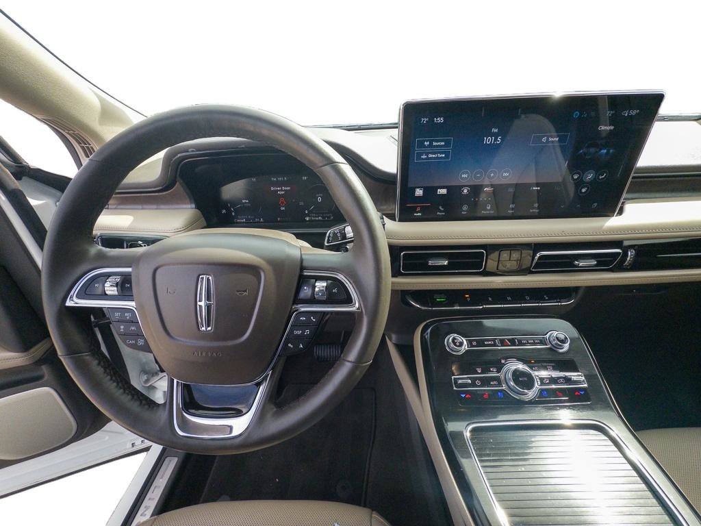 Used 2023 Lincoln Nautilus Reserve w/ Equipment Group 202A image 12