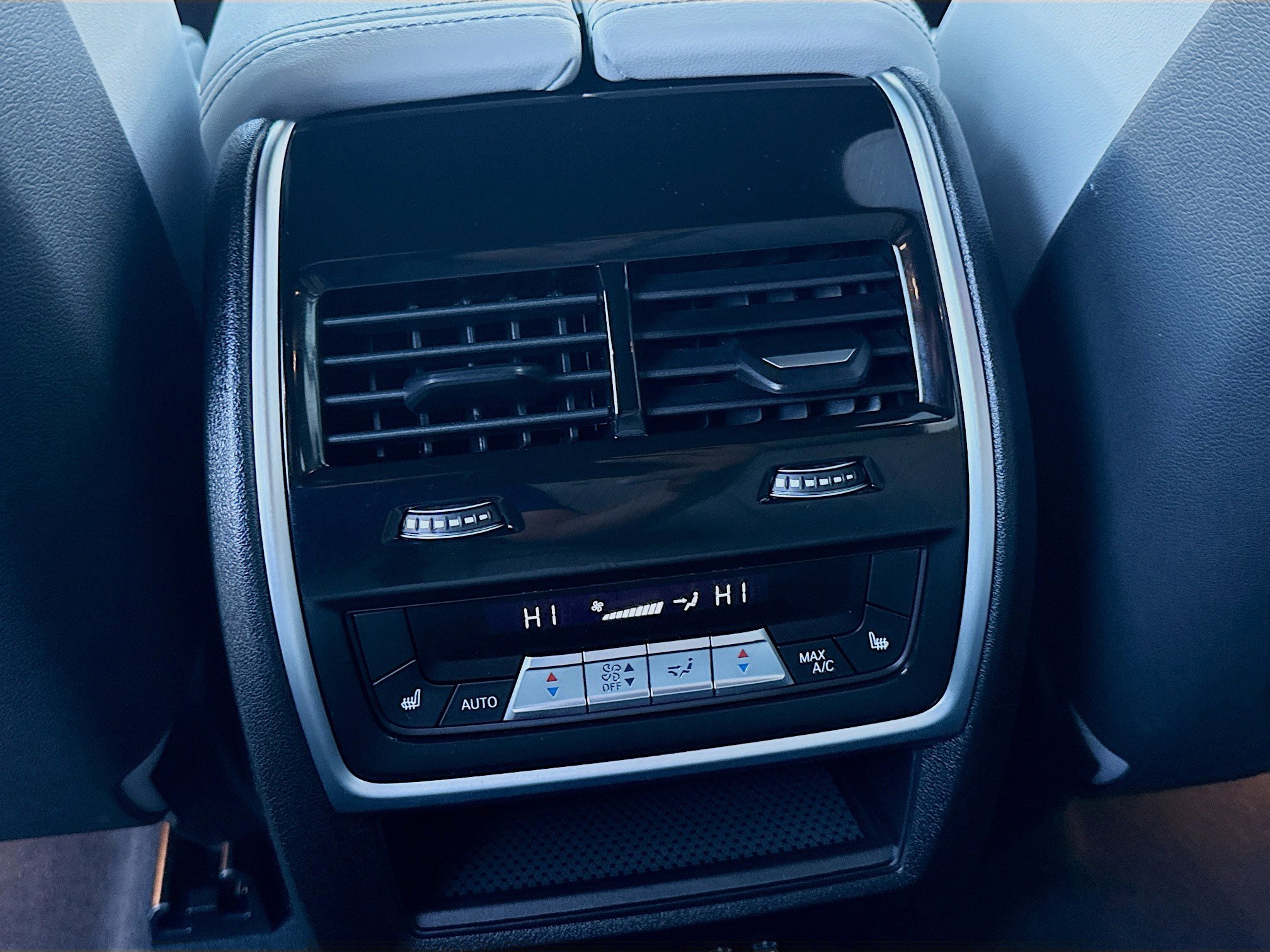 Used 2025 BMW X5 M60i w/ Climate Comfort Package image 24