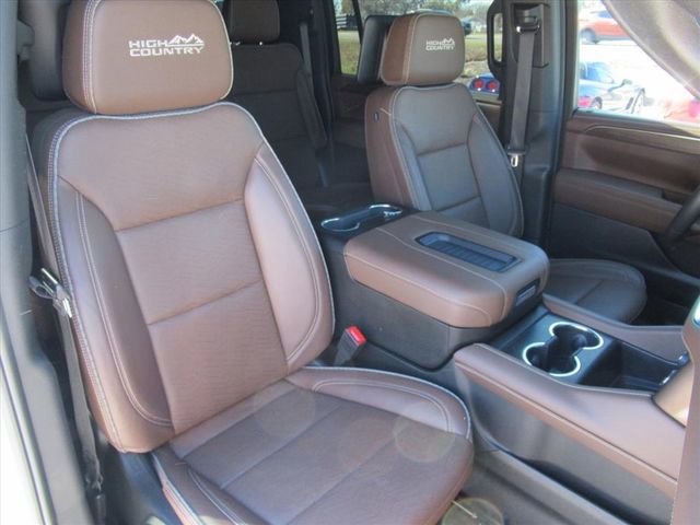 Used 2024 Chevrolet Suburban High Country w/ Advanced Technology Package image 8