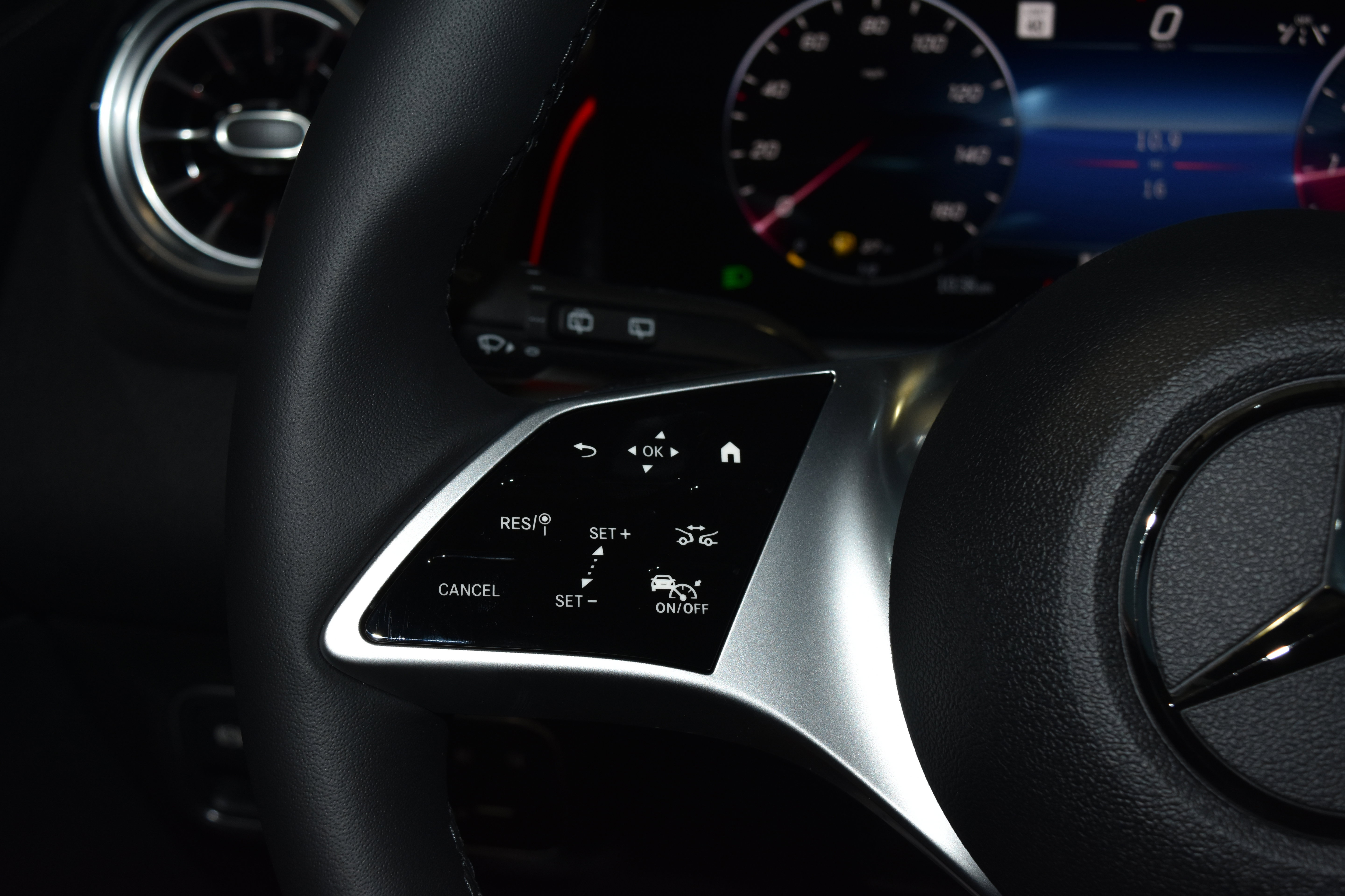 New 2026 Mercedes-Benz GLB 250 4MATIC image 8