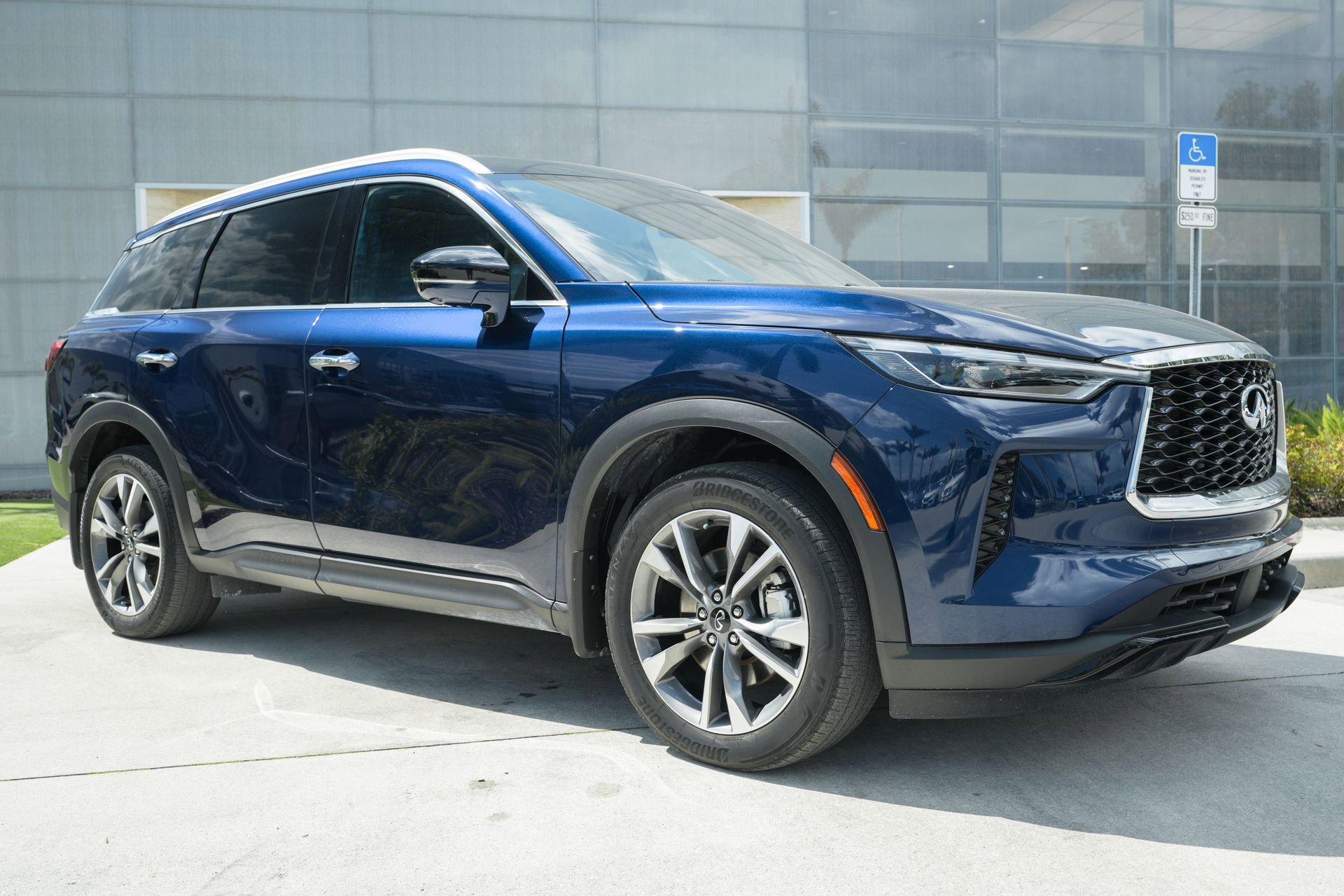 Used 2023 INFINITI QX60 Luxe w/ Vision Package image 3