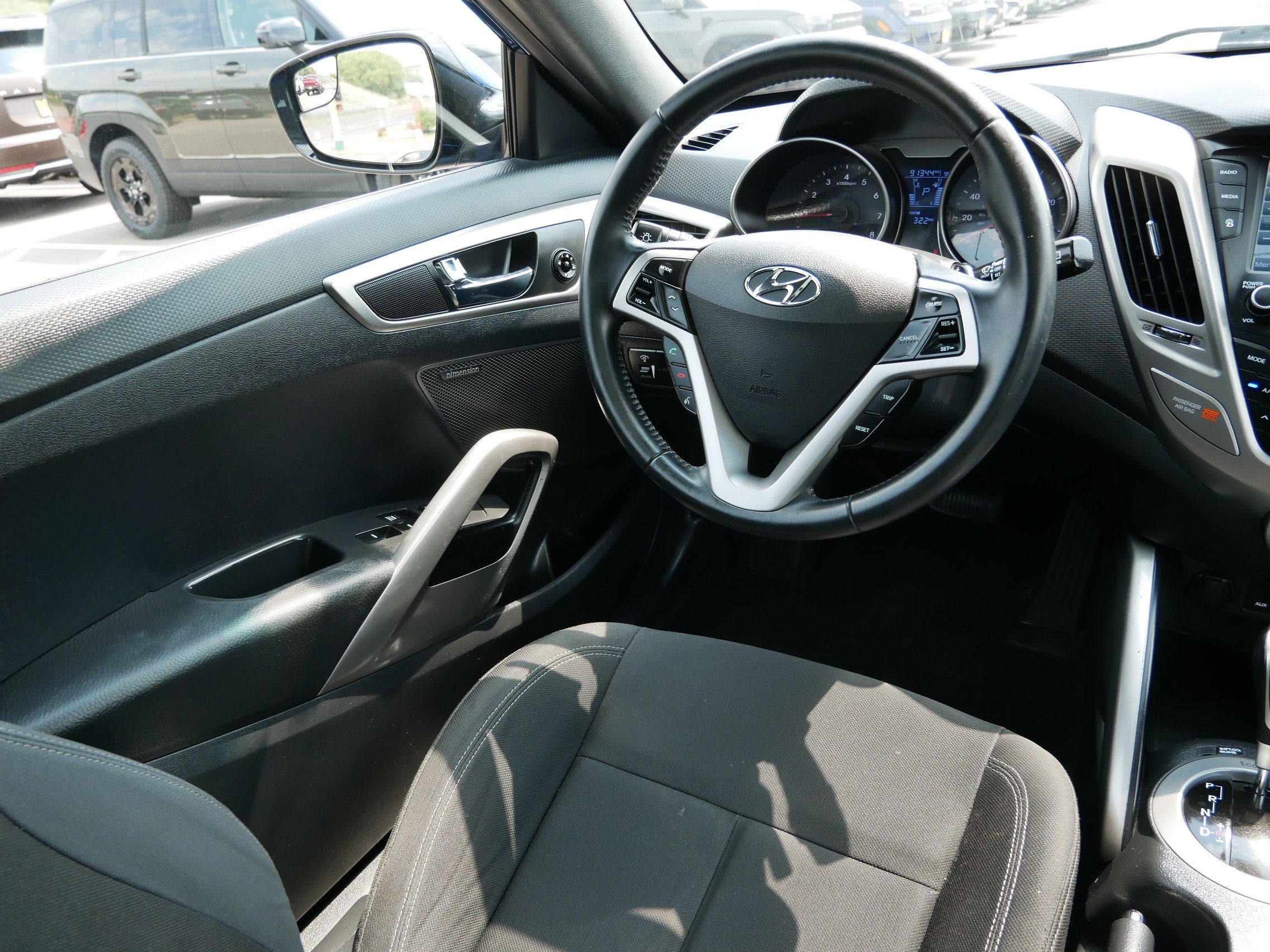 Used 2017 Hyundai Veloster Value Edition FWD image 9