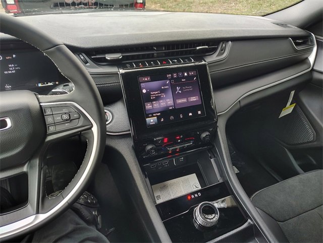 New 2025 Jeep Grand Cherokee L Laredo image 18