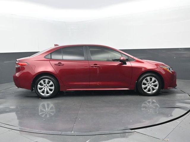 Used 2025 Toyota Corolla LE image 2