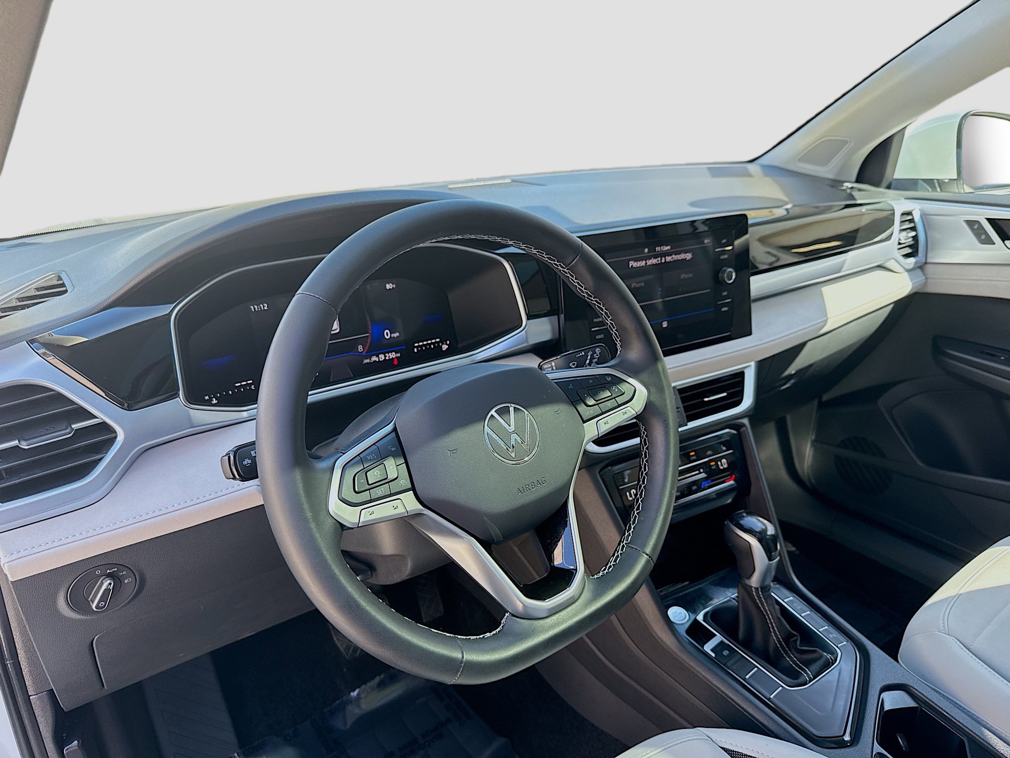 Used 2025 Volkswagen Taos SE image 9