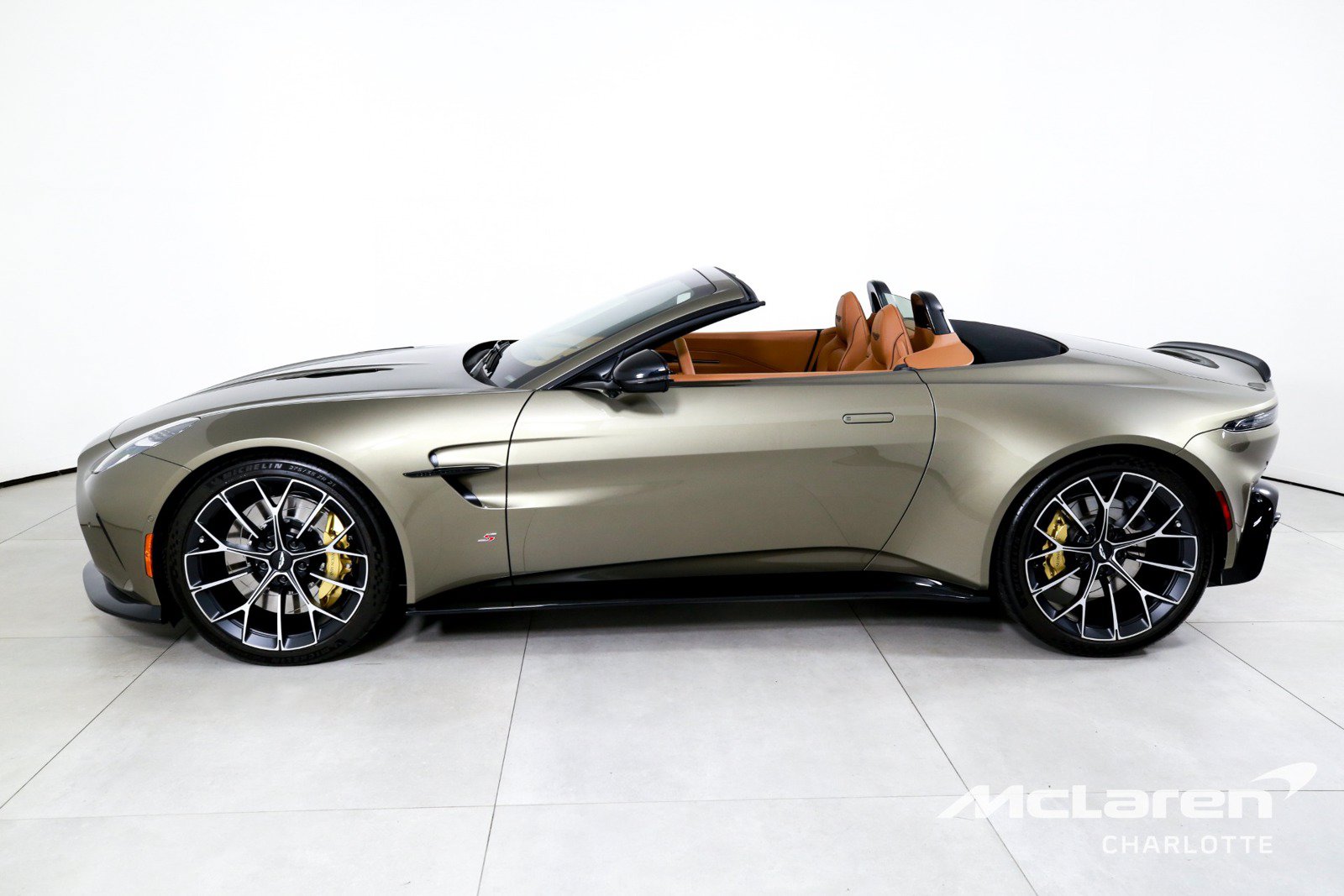 Used 2026 Aston Martin V8 Vantage S RWD image 6