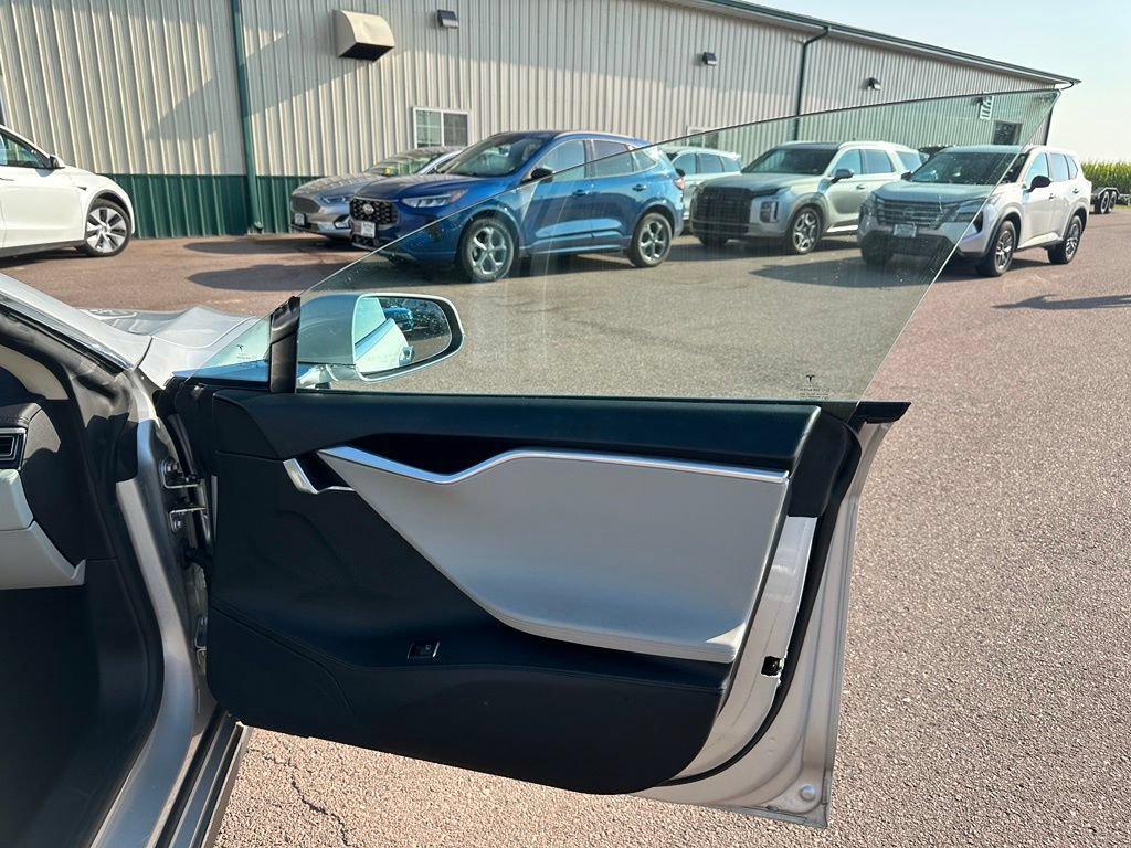 Used 2013 Tesla Model S Performance RWD image 27