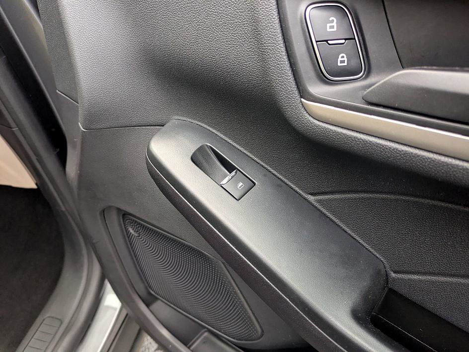 Used 2022 Ford Escape SE image 35