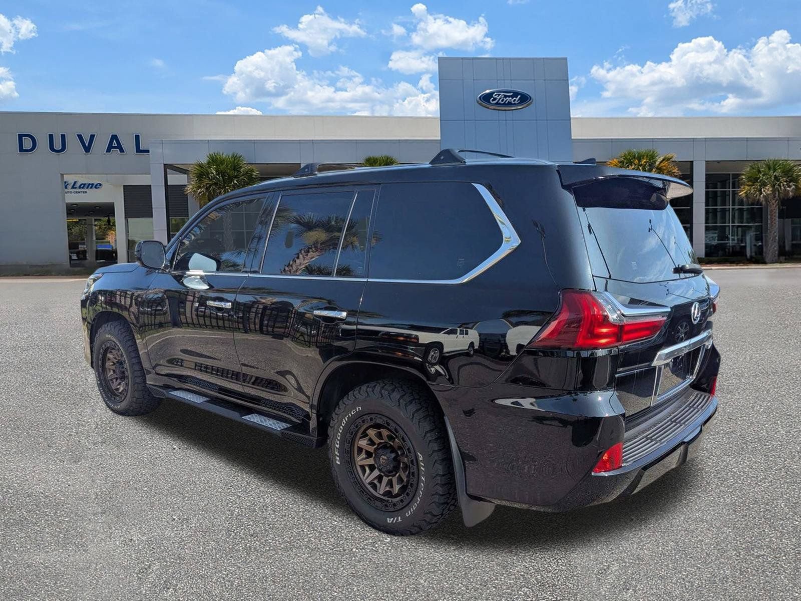 Used 2019 Lexus LX 570 4WD w/ Luxury Package image 6