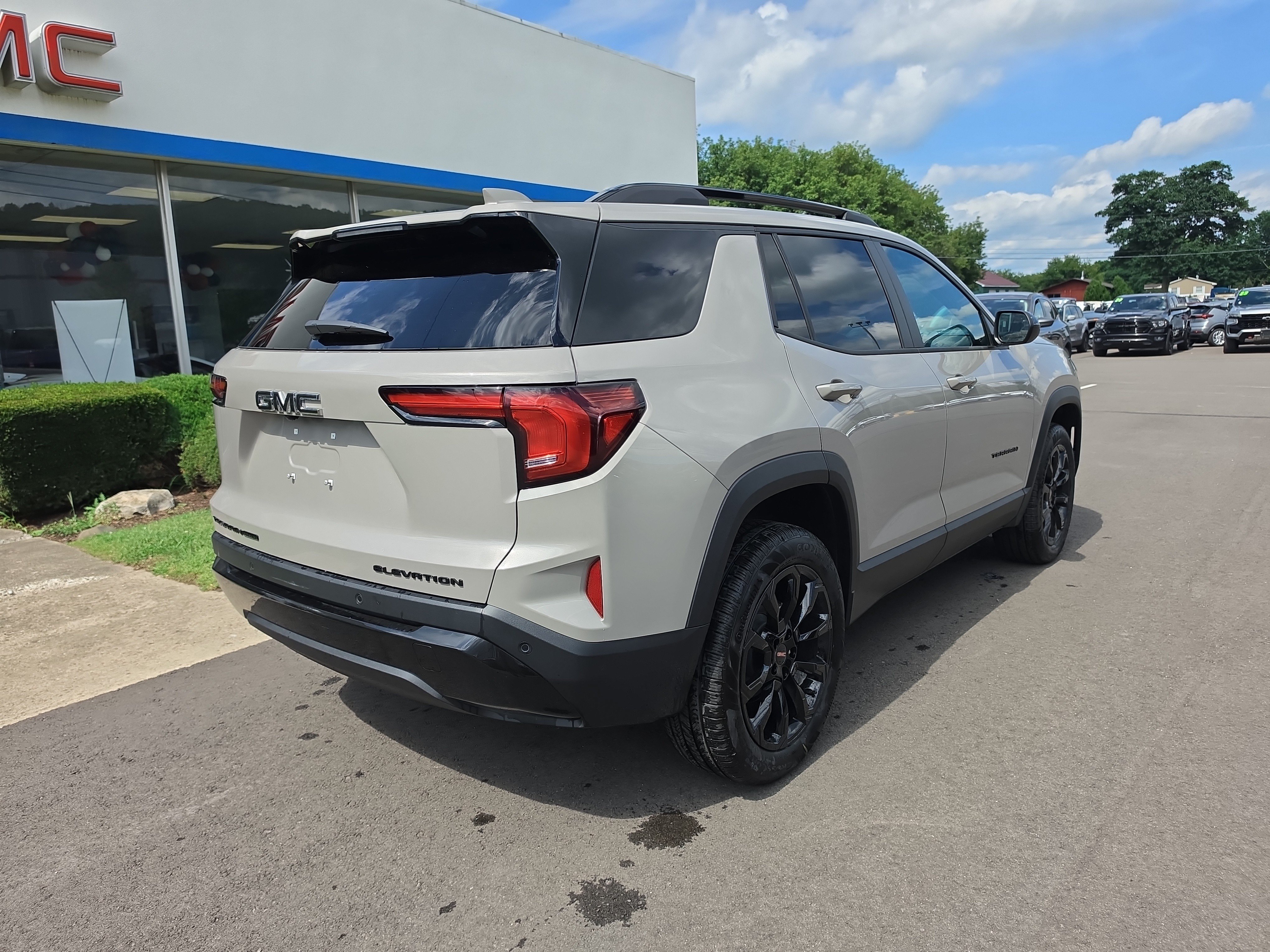 New 2027 GMC Terrain Elevation w/ Elevation Premium Package AWD/4WD video 3