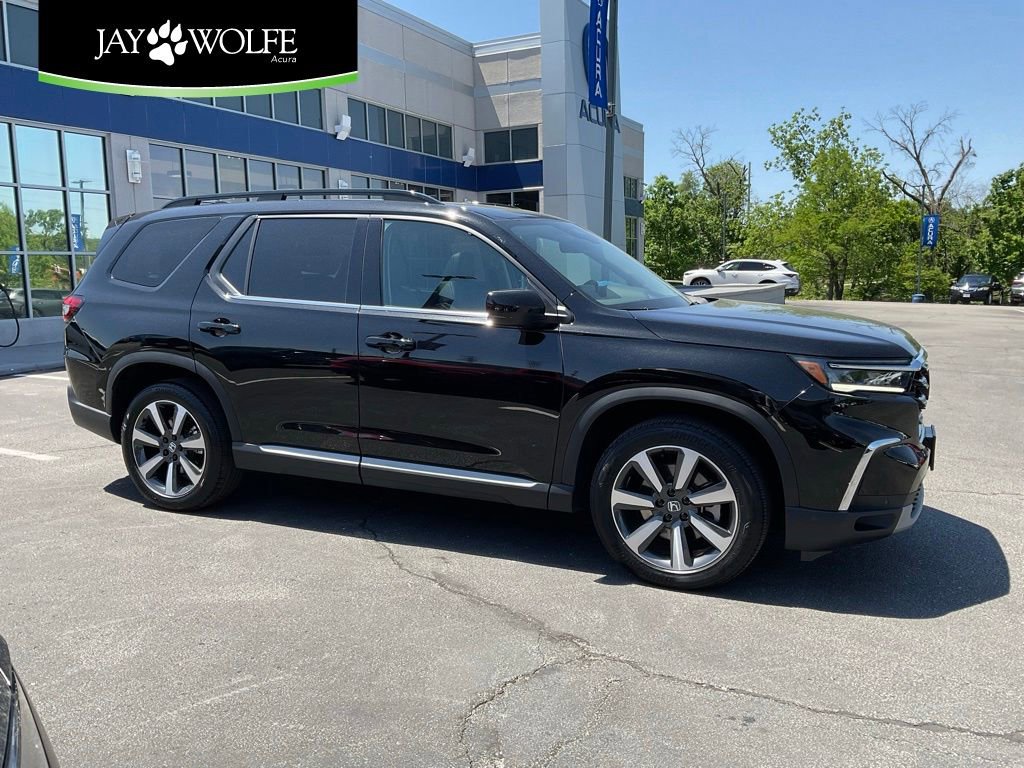 Used 2023 Honda Pilot Touring image 1