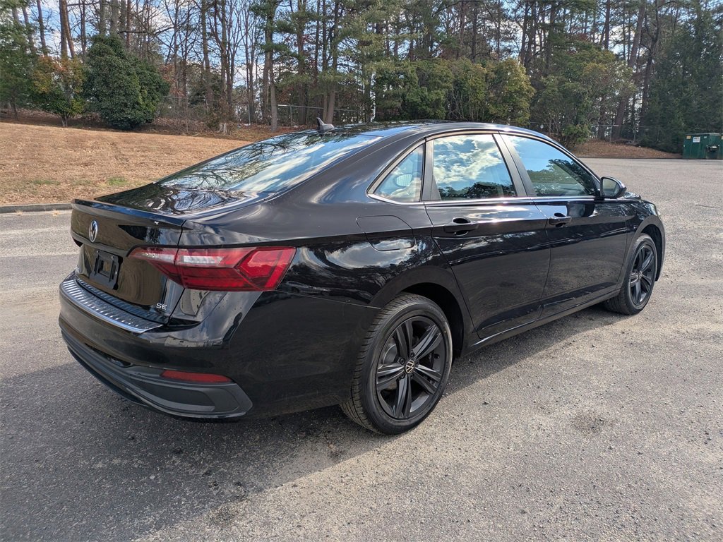 Used 2023 Volkswagen Jetta SE image 4