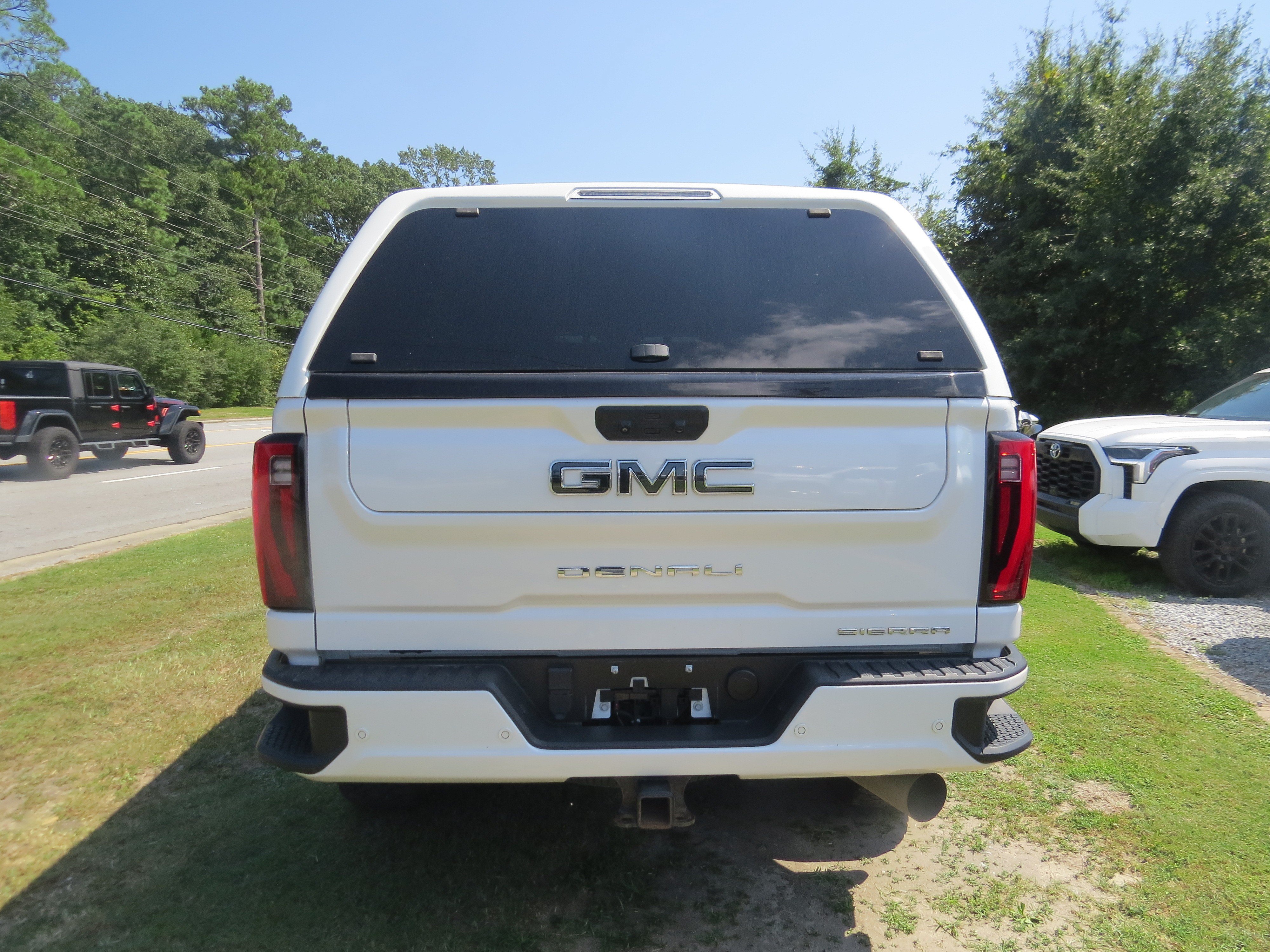 Used 2024 GMC Sierra 2500 Denali Ultimate AWD/4WD image 4
