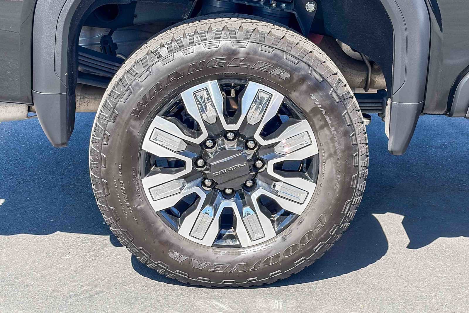 Used 2025 GMC Sierra 2500 Denali image 10