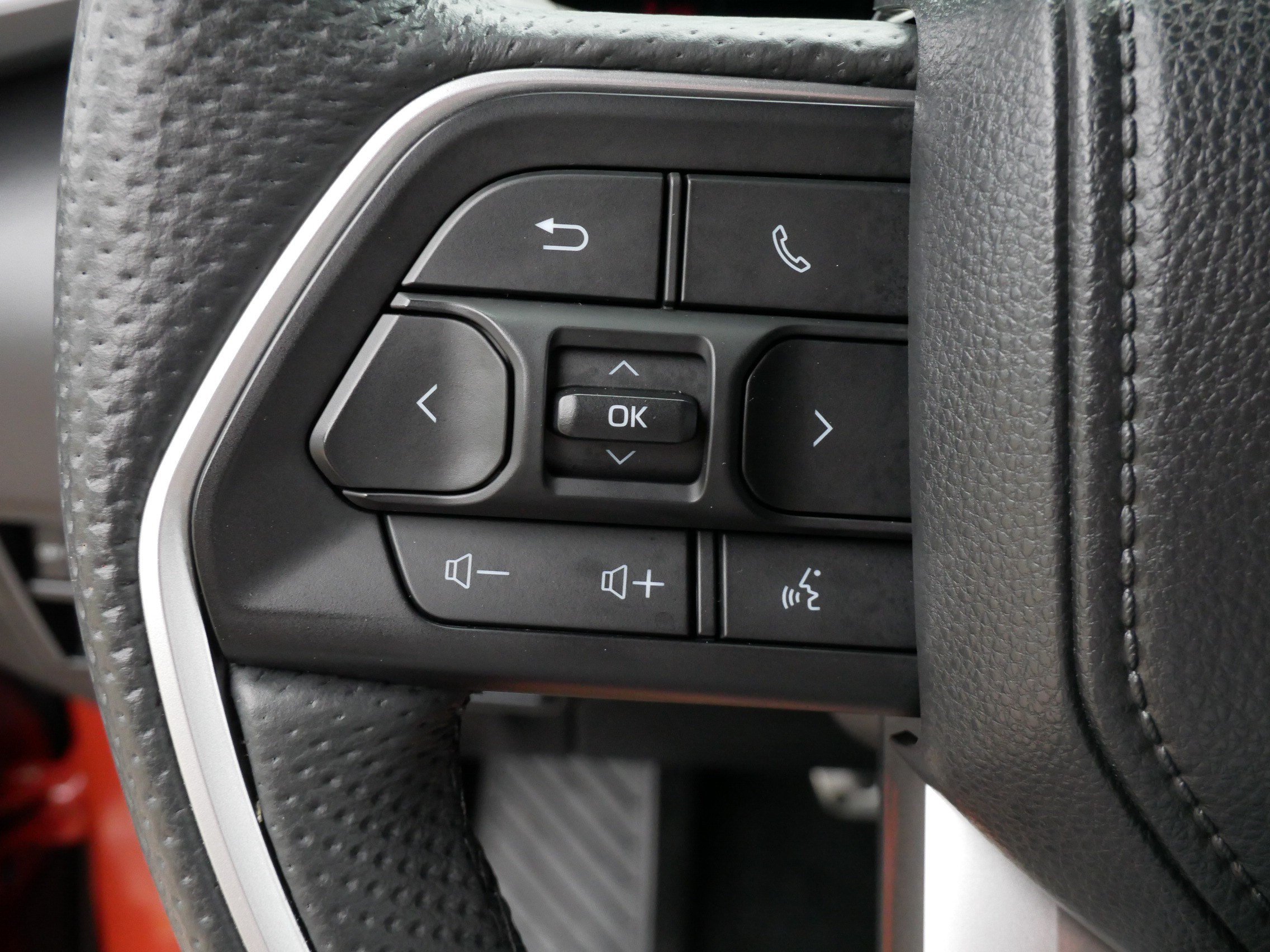 Used 2025 Toyota Sequoia Platinum w/ TRD Off-Road Package AWD/4WD image 27