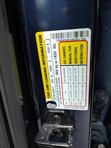 Used 2017 Ford Explorer XLT w/ Equipment Group 202A AWD/4WD image 13