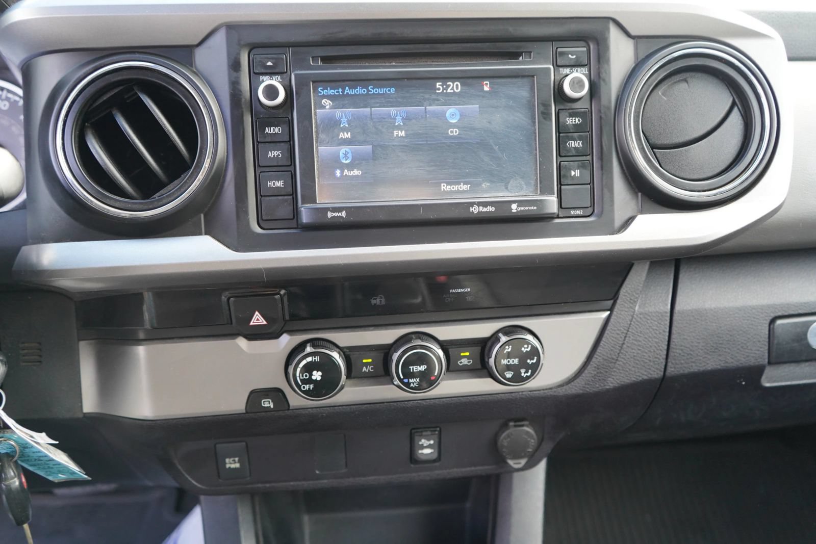 Used 2016 Toyota Tacoma SR5 RWD image 11