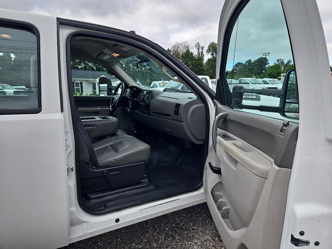 Used 2014 Chevrolet Silverado 3500 W/T w/ Skid Plate Package AWD/4WD image 20