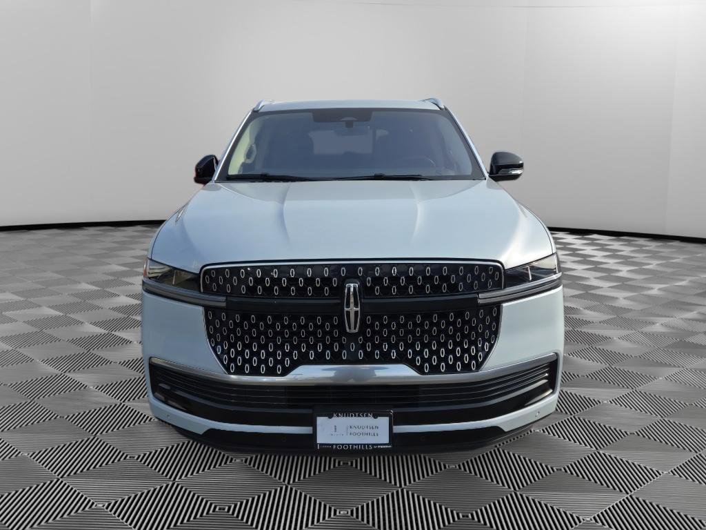 Used 2025 Lincoln Navigator L Reserve image 2