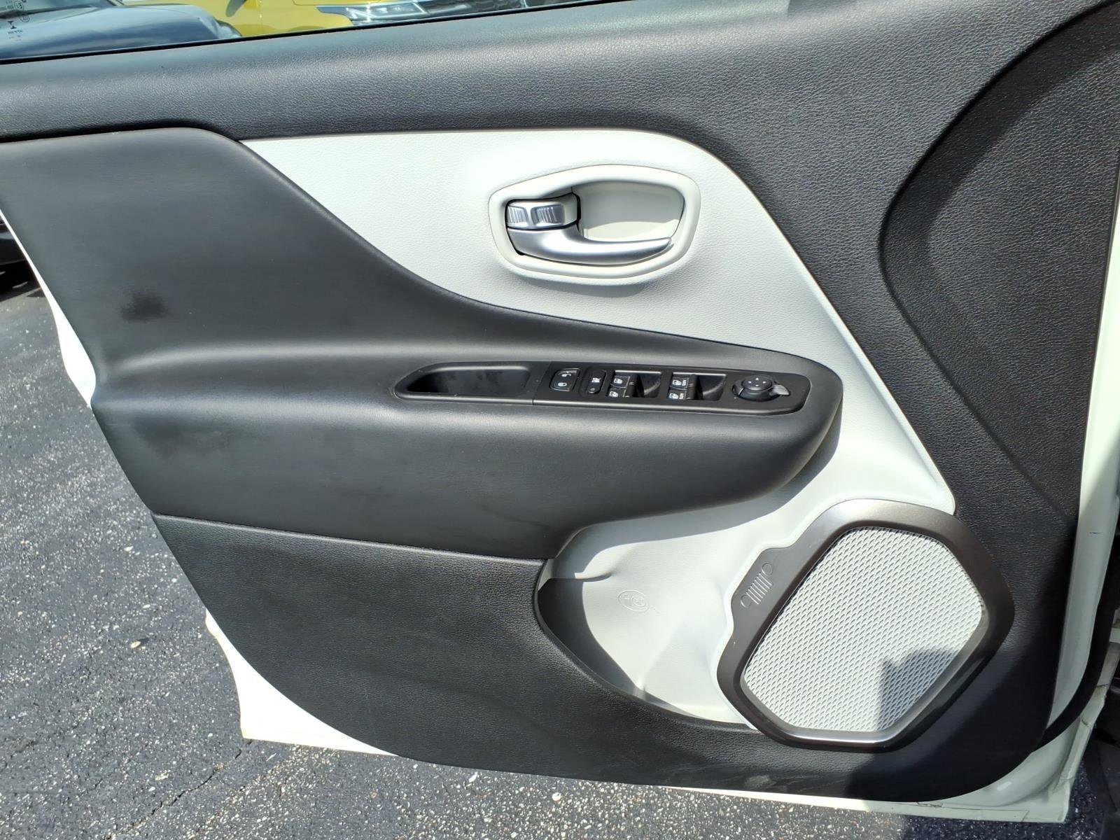 Used 2020 Jeep Renegade Limited w/ Safety and Security Group FWD image 23