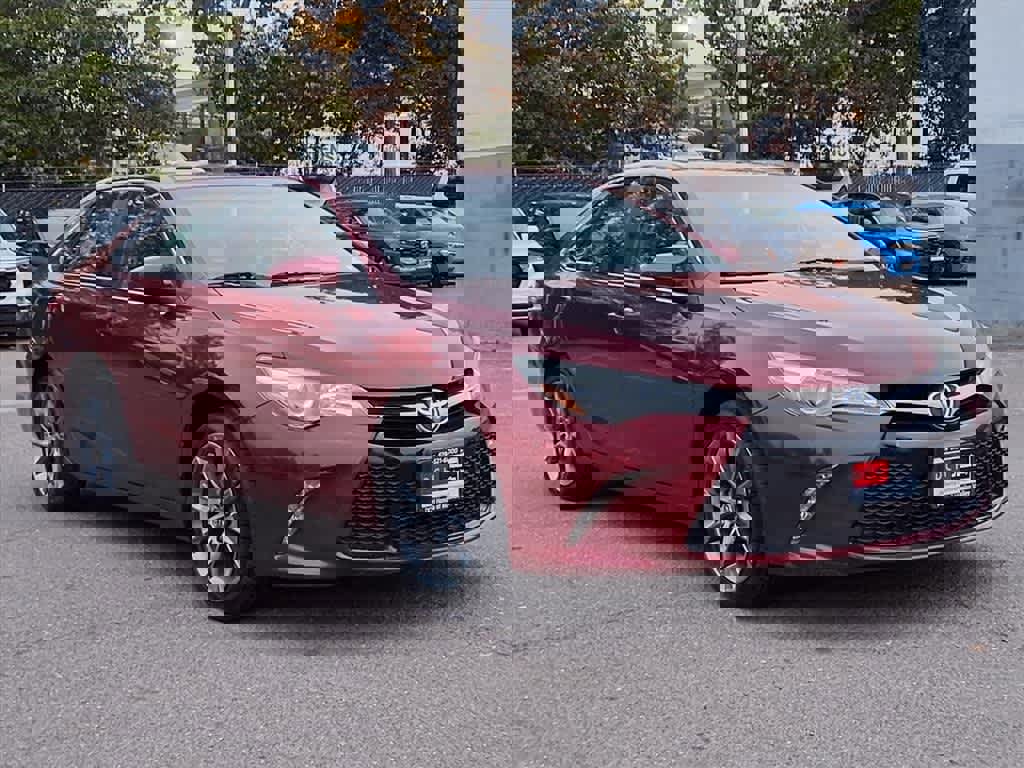 Used 2017 Toyota Camry LE image 3