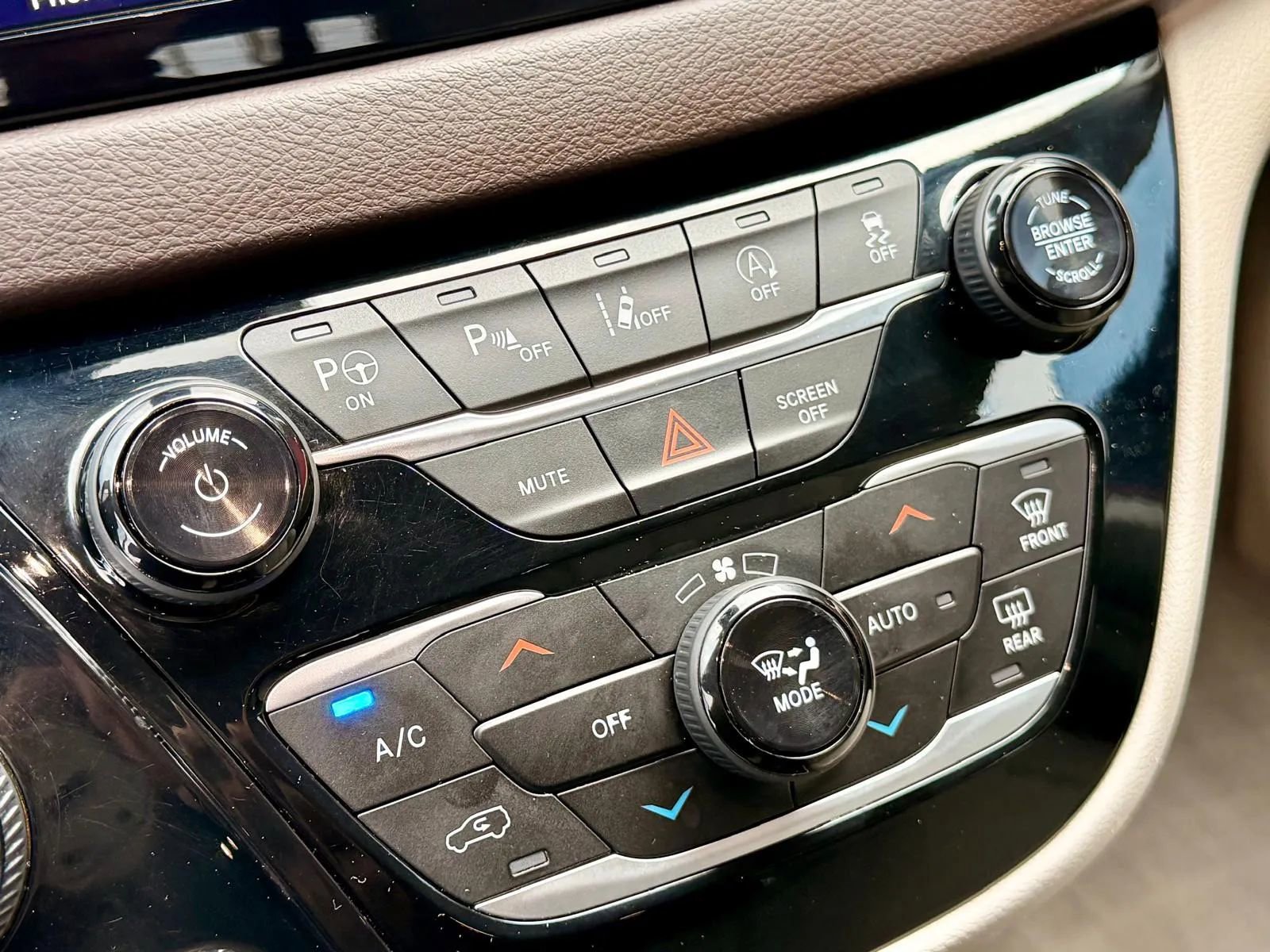 Used 2020 Chrysler Pacifica Touring-L Plus FWD image 22