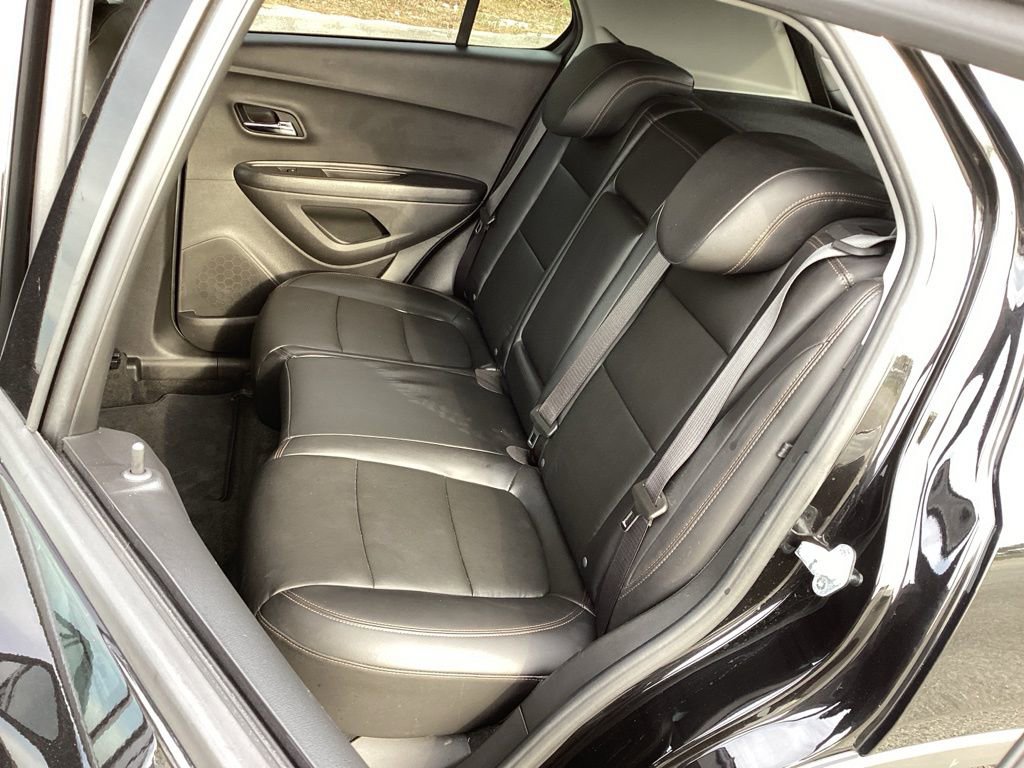 Used 2021 Chevrolet Trax LT w/ Premium Seat Package image 38