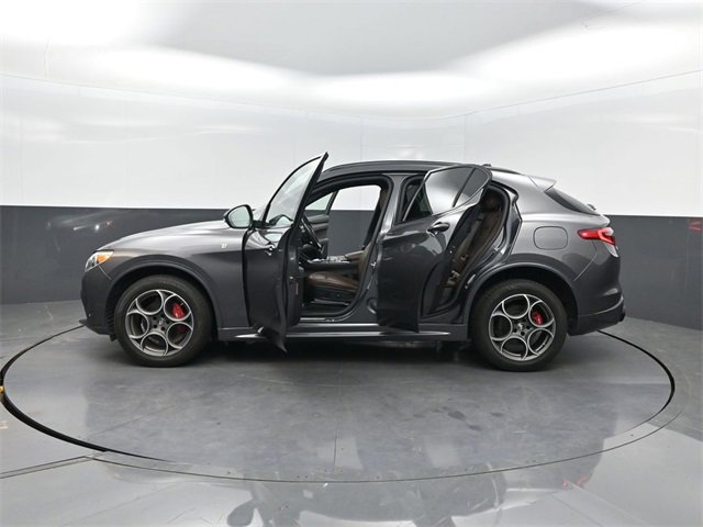 Used 2022 Alfa Romeo Stelvio Ti image 29