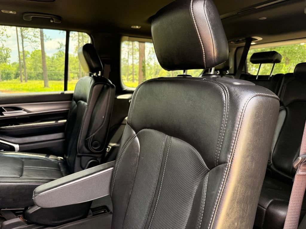 Used 2023 Jeep Wagoneer Series II AWD/4WD image 28