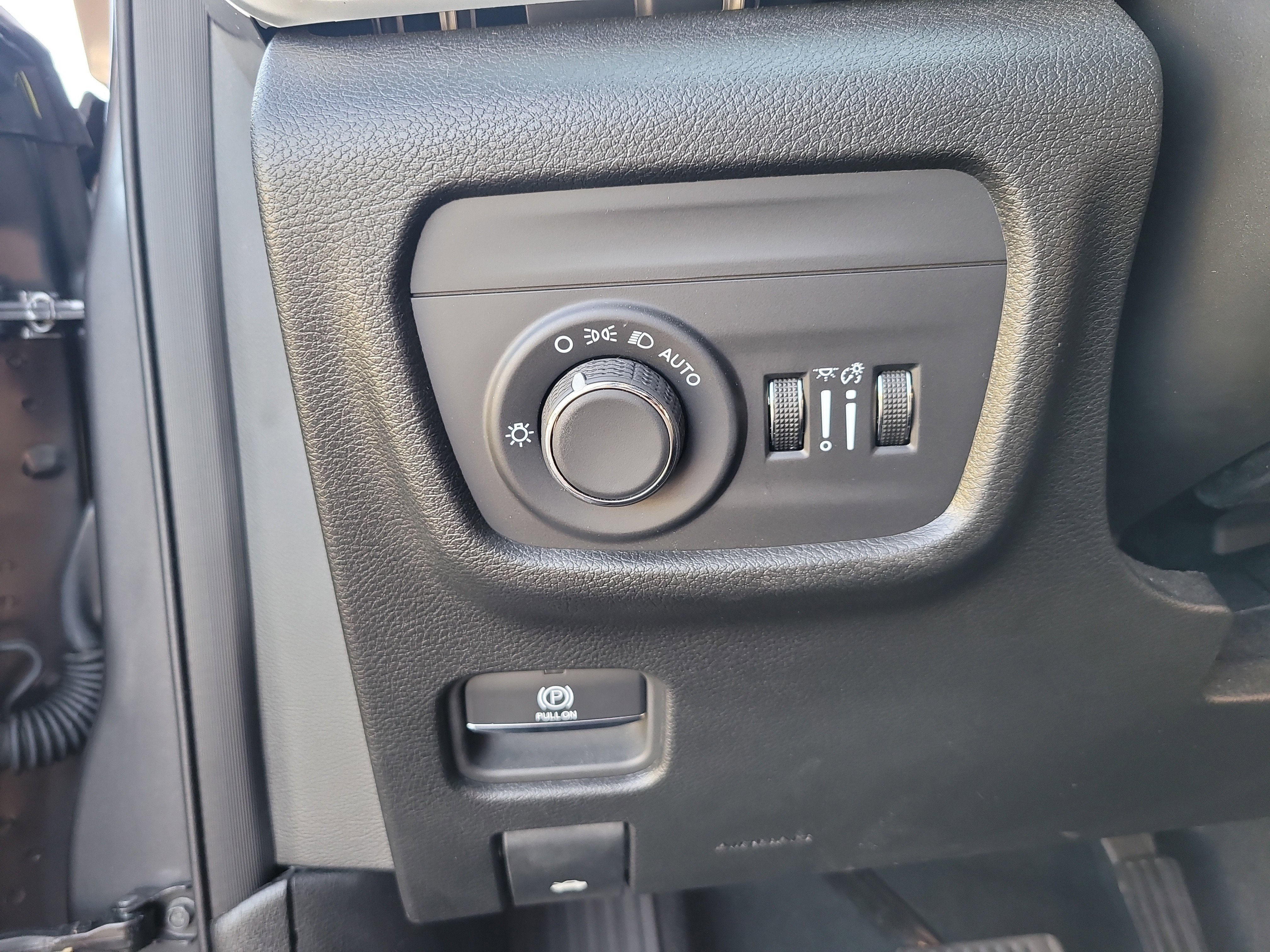 Used 2025 Jeep Grand Cherokee Laredo w/ MOPAR Finishing Package image 30