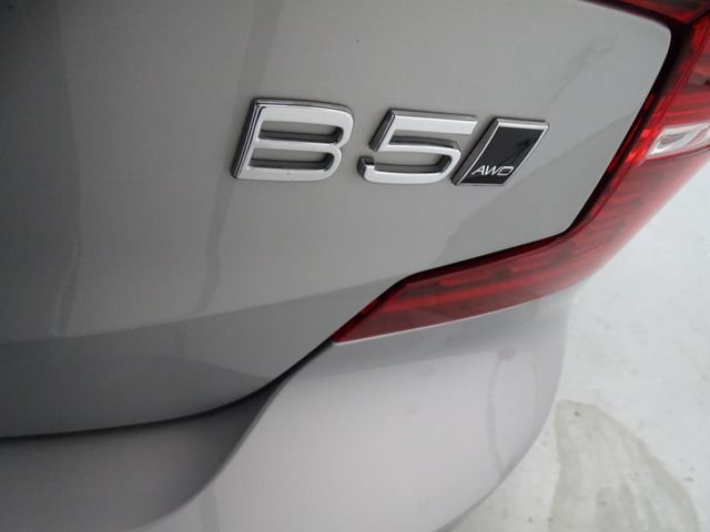 Used 2024 Volvo S60 B5 Plus AWD/4WD image 25