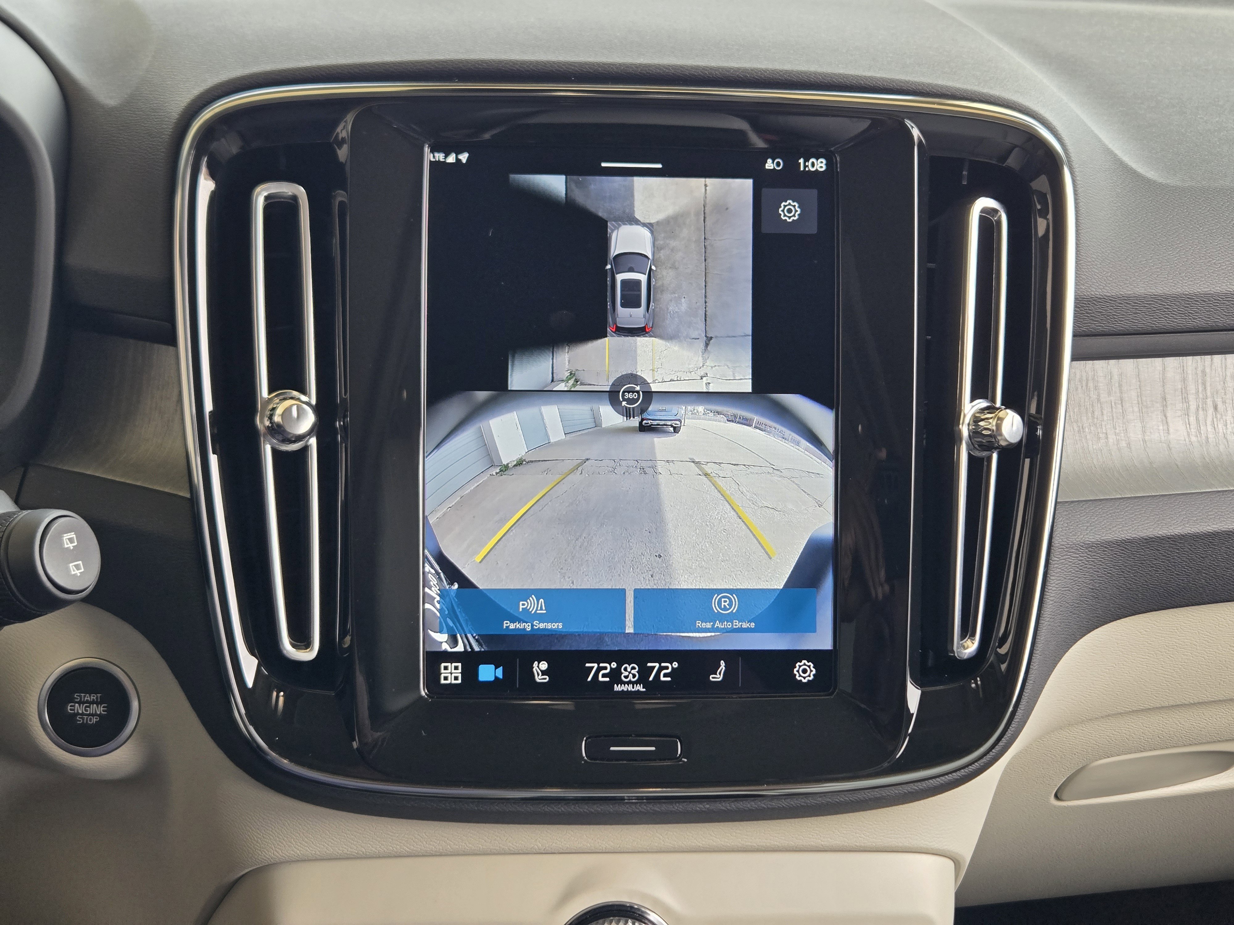 Used 2025 Volvo XC40 B5 Plus w/ Protection Package Premier image 25