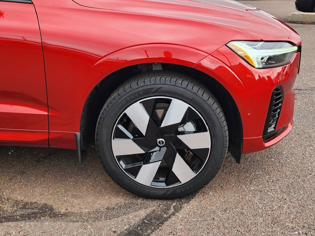 Used 2024 Volvo XC60 T8 Ultimate AWD/4WD image 29