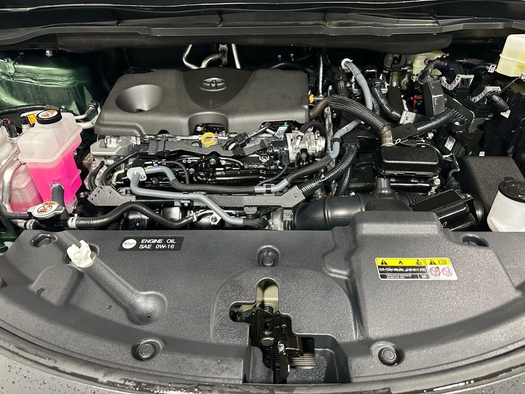 Used 2025 Toyota Sienna XLE image 72