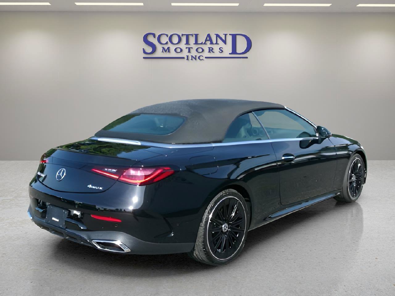 Used 2025 Mercedes-Benz CLE 450 4MATIC Cabriolet w/ Night Package image 6