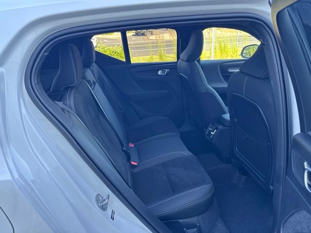 Certified 2025 Volvo XC40 B5 Plus AWD/4WD image 13