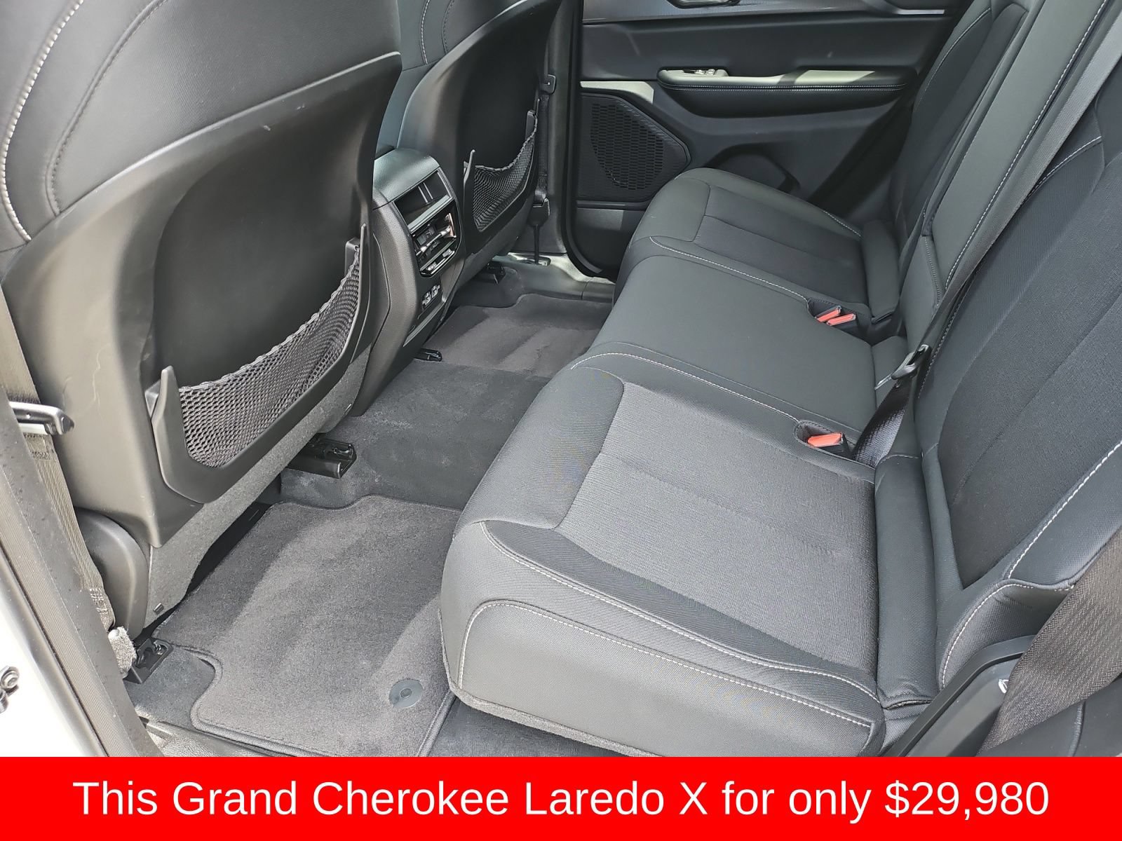 Used 2025 Jeep Grand Cherokee Laredo X w/ Luxury Tech Group I RWD image 33