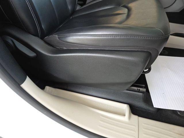 Used 2023 Chrysler Pacifica Touring-L FWD image 44